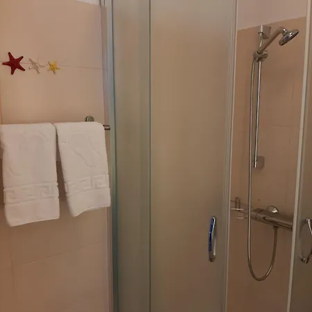 Maly Zagiel Hostel *